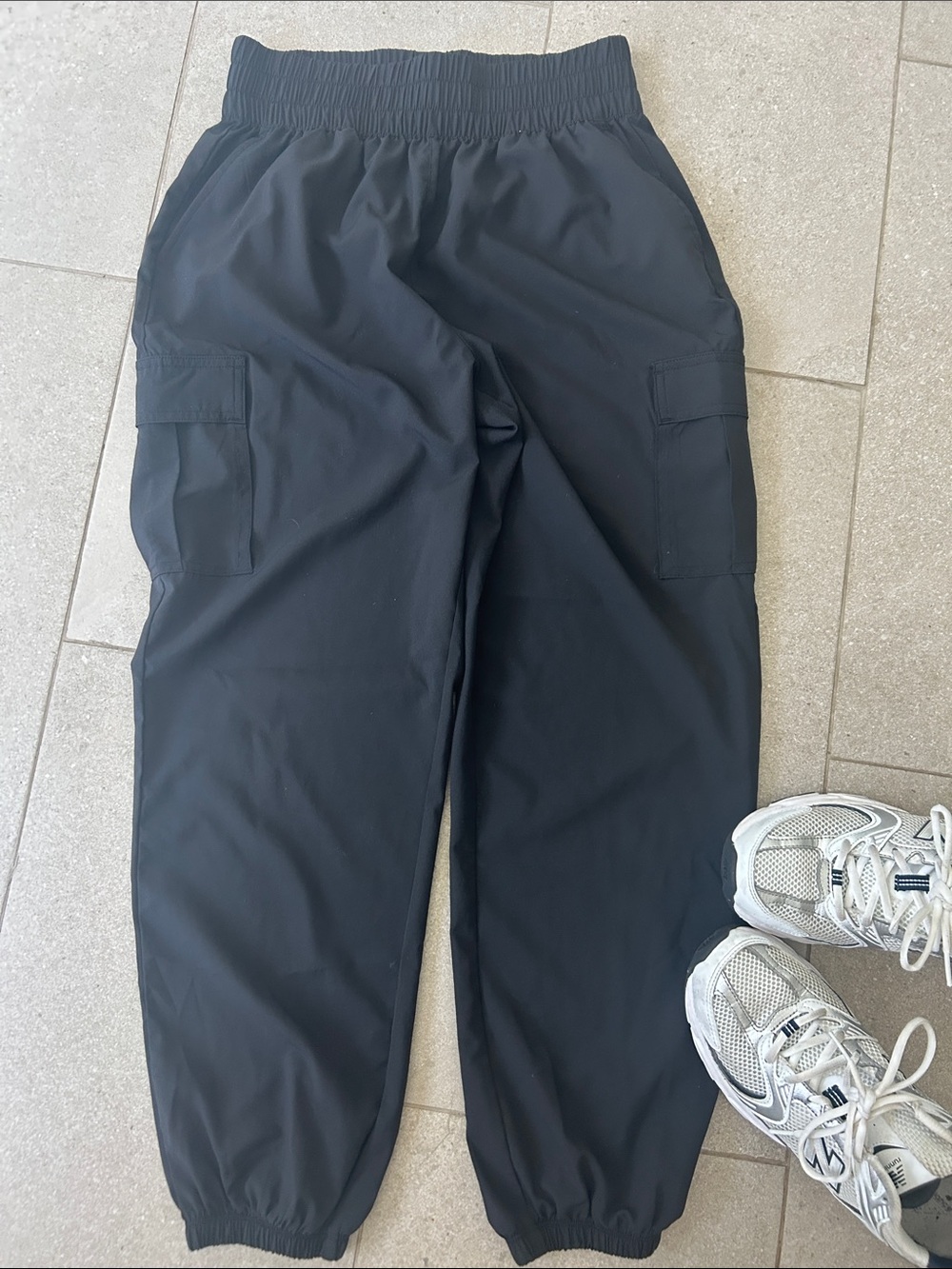 Gapfit - Women’s Runaround Black Cargo Jogger Pants